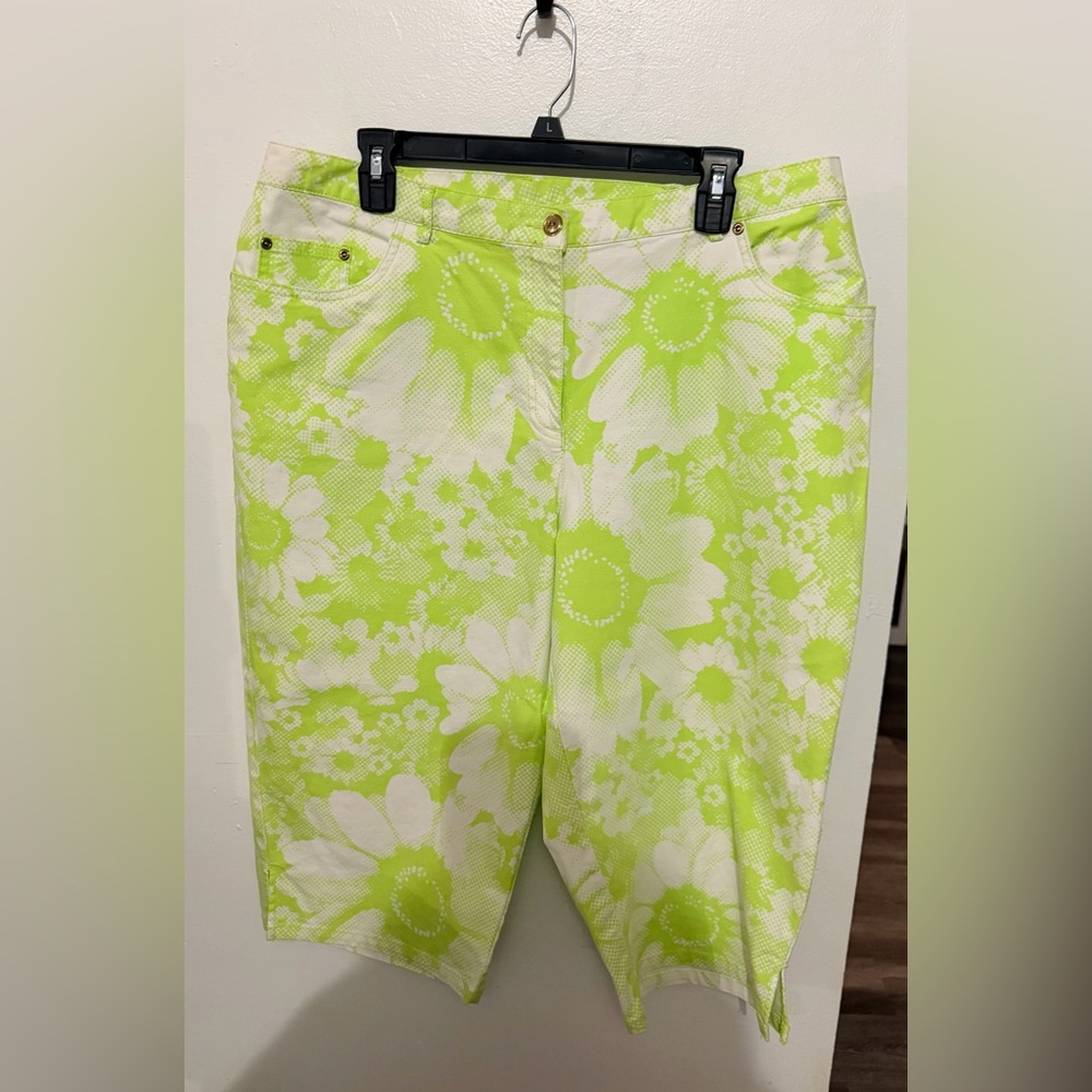 hearts of palm Lime Green and White Floral Bermuda Capris SZ 16